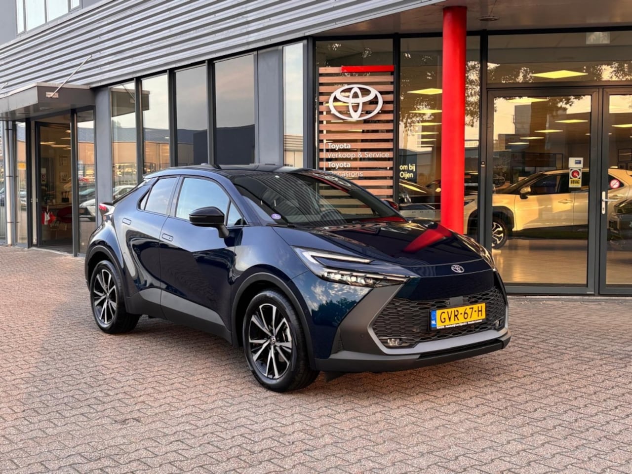 Toyota C-HR - 1.8 Hybr 140 First | 360 Camera | Af.Trekhaak | Dodehoek | Keurige auto - AutoWereld.nl