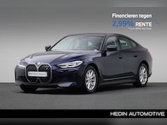 BMW i4 - eDrive40 84 kWh | Achteruitrijcamera | Live Cockpit Professional | DAB | Sportstoelen | St