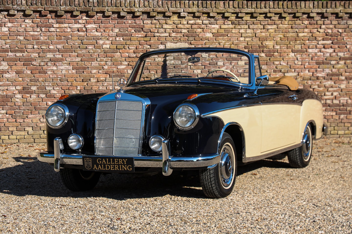 Mercedes-Benz S-klasse Cabrio - 220 "Comprehensive restoration completed in 2019" Completely restored and rebuilt in Germa - AutoWereld.nl