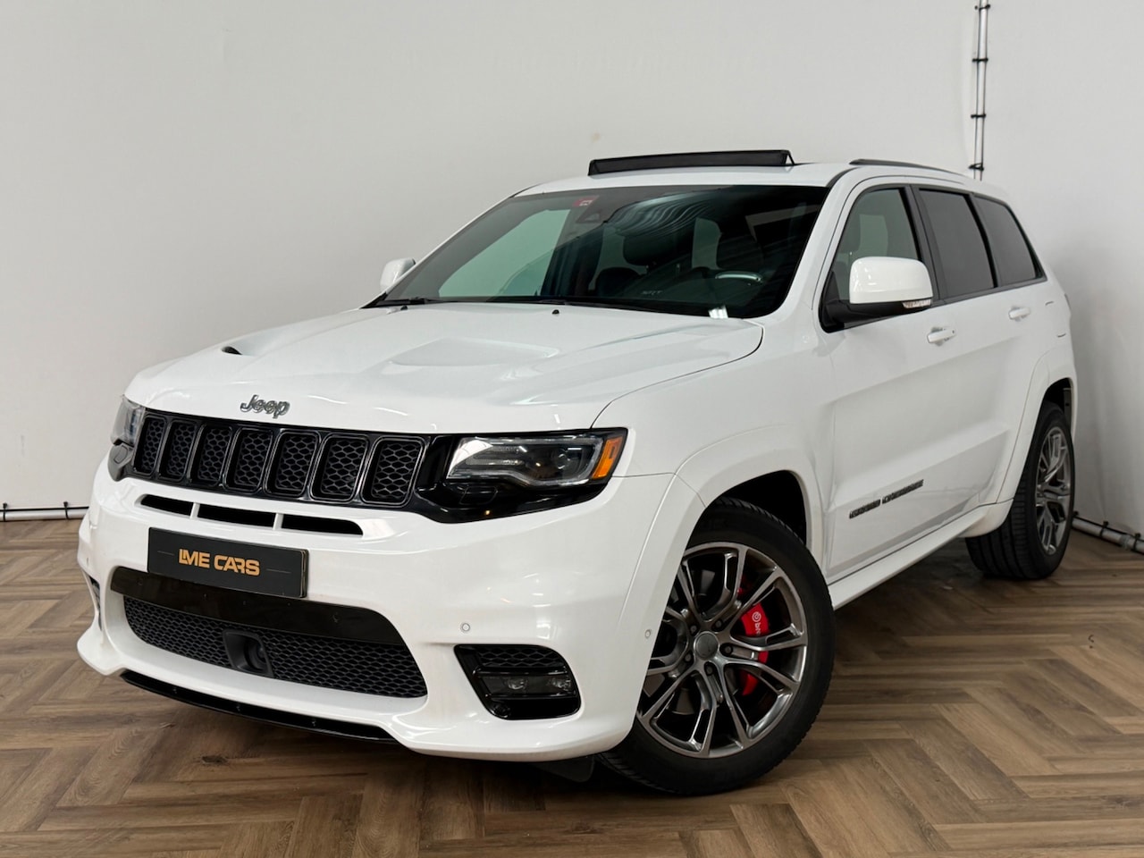 Jeep Grand Cherokee - 6.4 HEMI SRT|PANO|MEMORY|LEDER|INRUIL MOGELIJK| - AutoWereld.nl