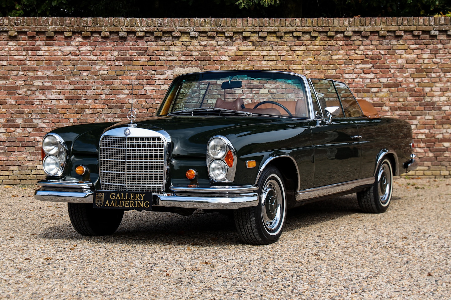 Mercedes-Benz 280 - SE Cabriolet "Dunkeloliv or Dark Olive" "Dunkeloliv or Dark Olive" - Probably the best dar - AutoWereld.nl
