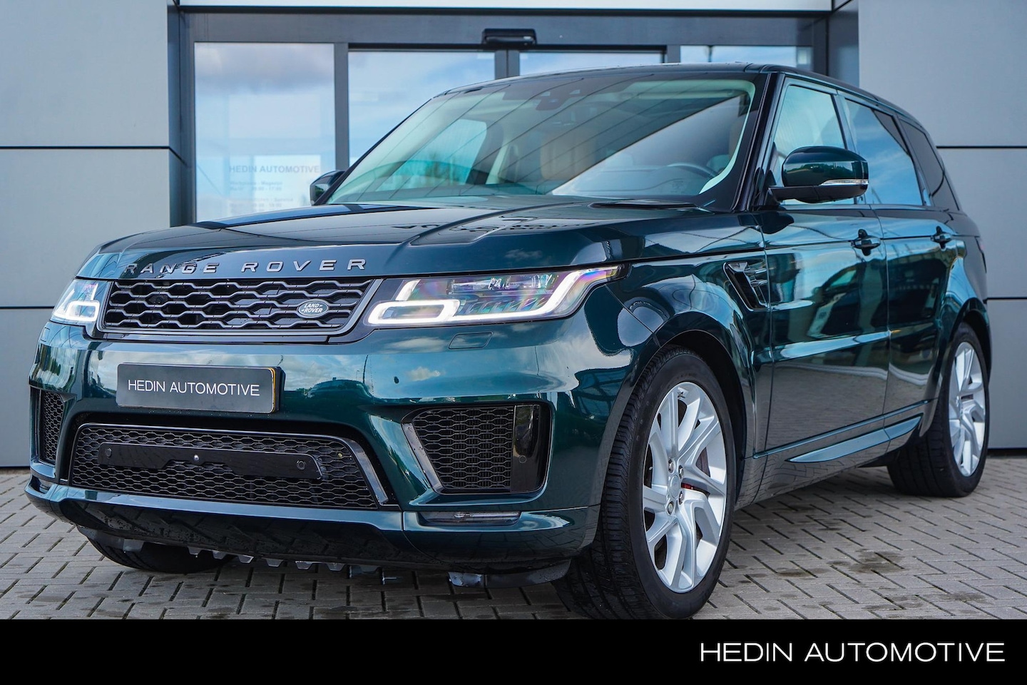 Land Rover Range Rover Sport - 2.0 P400e HSE Dynamic | British Racing Green | Softclose | Panoramadak | NL auto dealer on - AutoWereld.nl