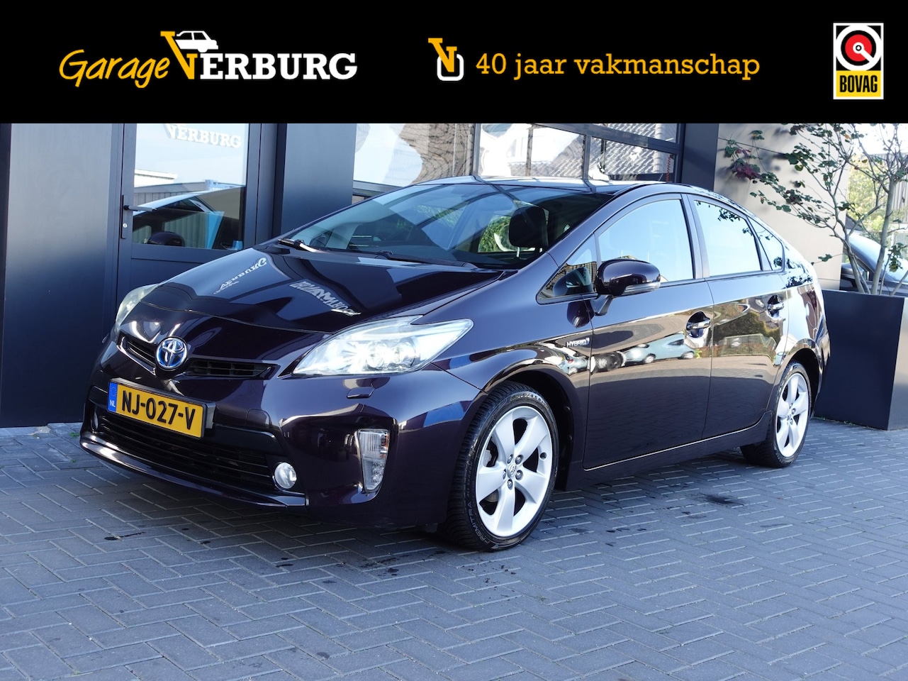 Toyota Prius - 1.8 Dynamic Business (Navigatie,Camera,Cruise,JBL,1/2 Leer,HUD,Keyless,Xenon,PDC) - AutoWereld.nl
