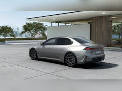 BMW i3 - 50 xDrive M Sport / Trekhaak / 3D Head-Up / Harman Kardon / Adaptieve LED / Stoelverwarmin