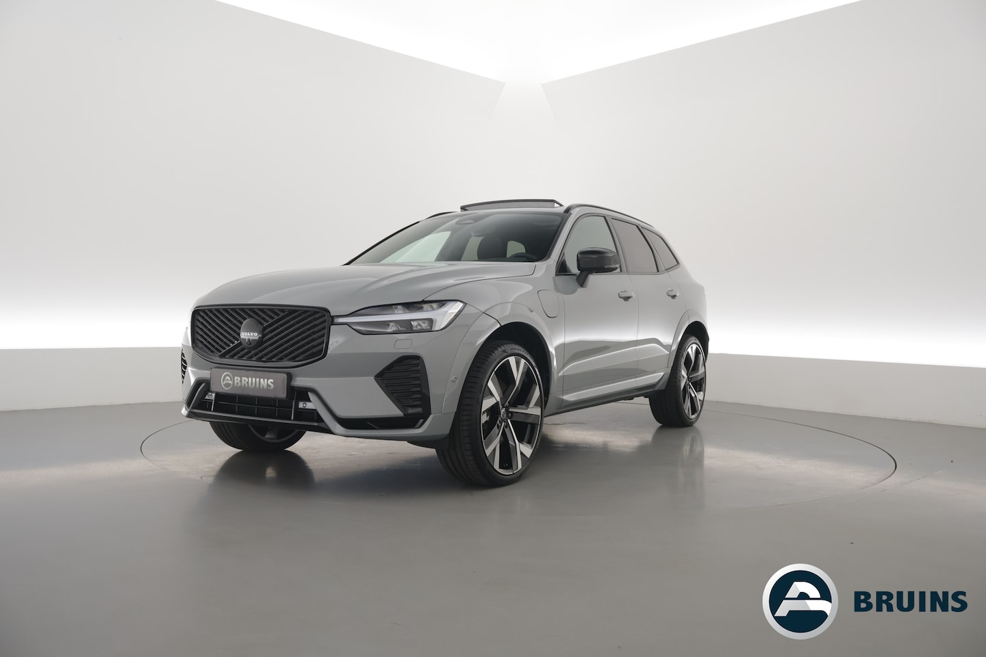 Volvo XC60 - 2.0 T8 Plug-in hybrid AWD Ultra Black Edition | Luchtvering | Massage | Bowers & Wilkins | - AutoWereld.nl