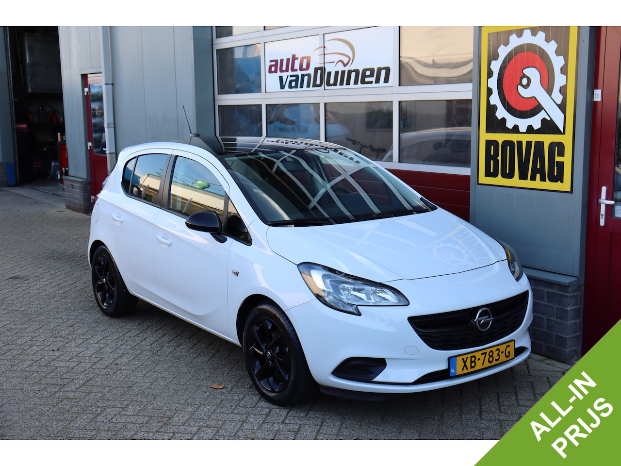 Opel Corsa - 1.4 Black Edition O.a: PDC, Trekhaak, DAB, Carplay, Cruise, Navi, Etc. All-in prijs! - AutoWereld.nl