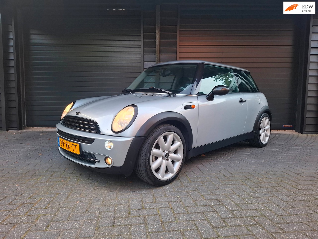 MINI 3-Deurs - One 1.6 airco nwe APK 17" lmv weinig km - AutoWereld.nl