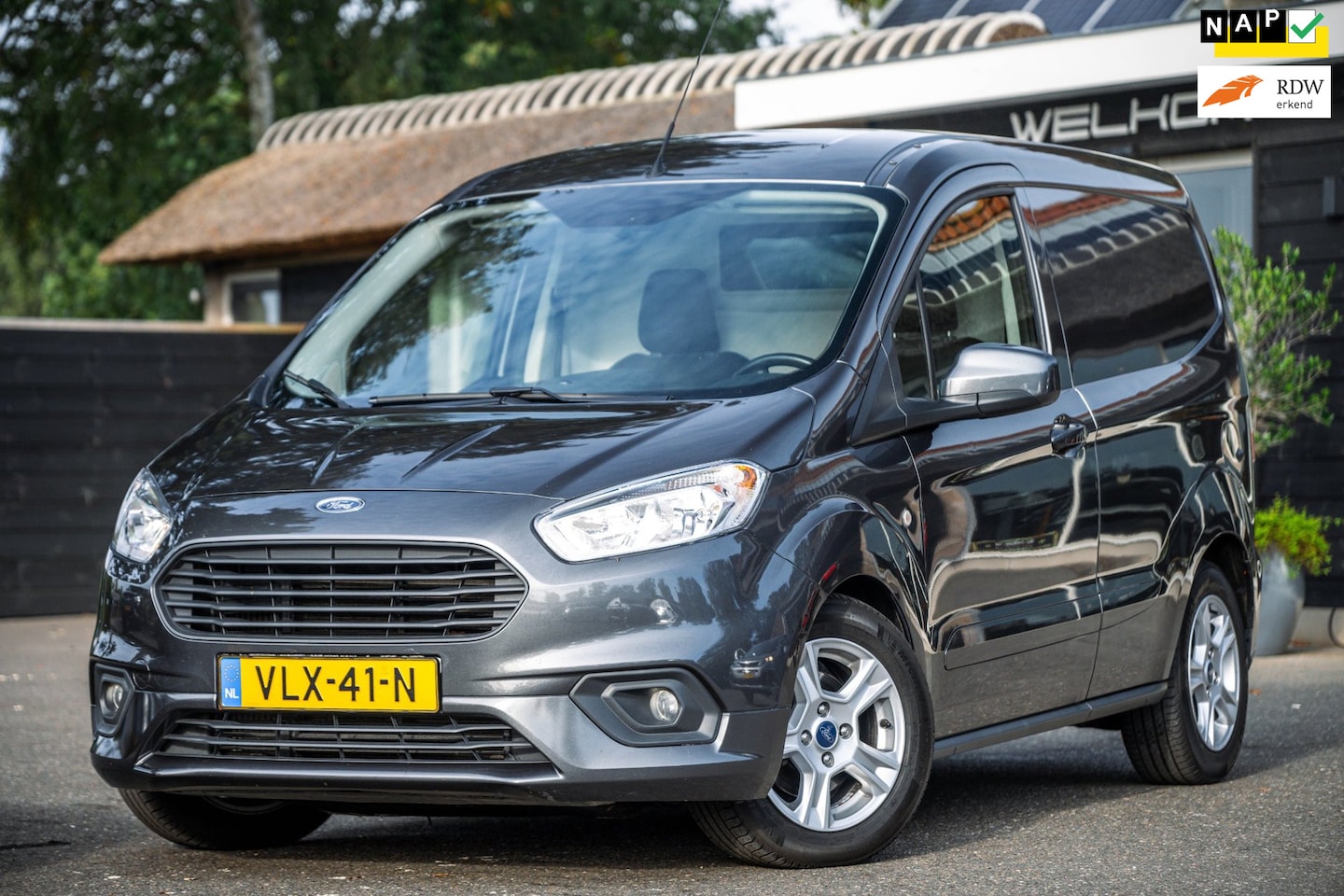 Ford Transit Courier - 1.5 TDCI Limited Trekhaak I LM Velgen I Parkeersensoren I CarPlay I Android I Climate I Cr - AutoWereld.nl