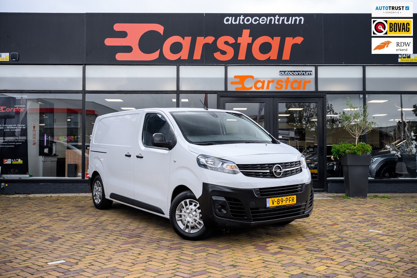 Opel Vivaro - 1.5 Diesel|Pdc|Airco|Bleuth|3-zits - AutoWereld.nl