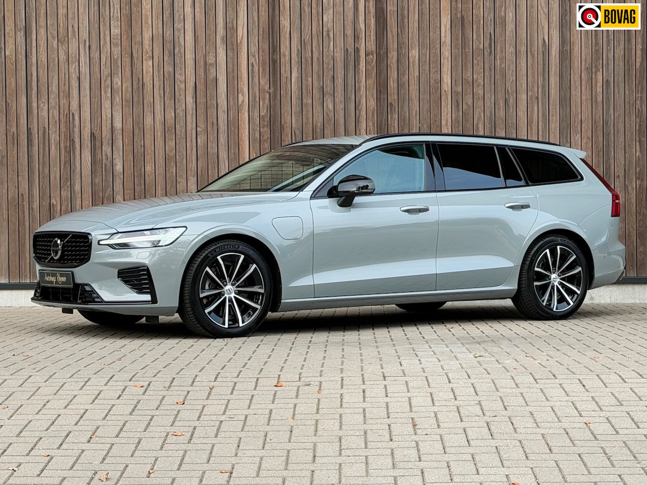 Volvo V60 - 2.0 T8 Plug-in hybrid AWD Ultra Dark / 360 Camera / Harman Kardon / - AutoWereld.nl