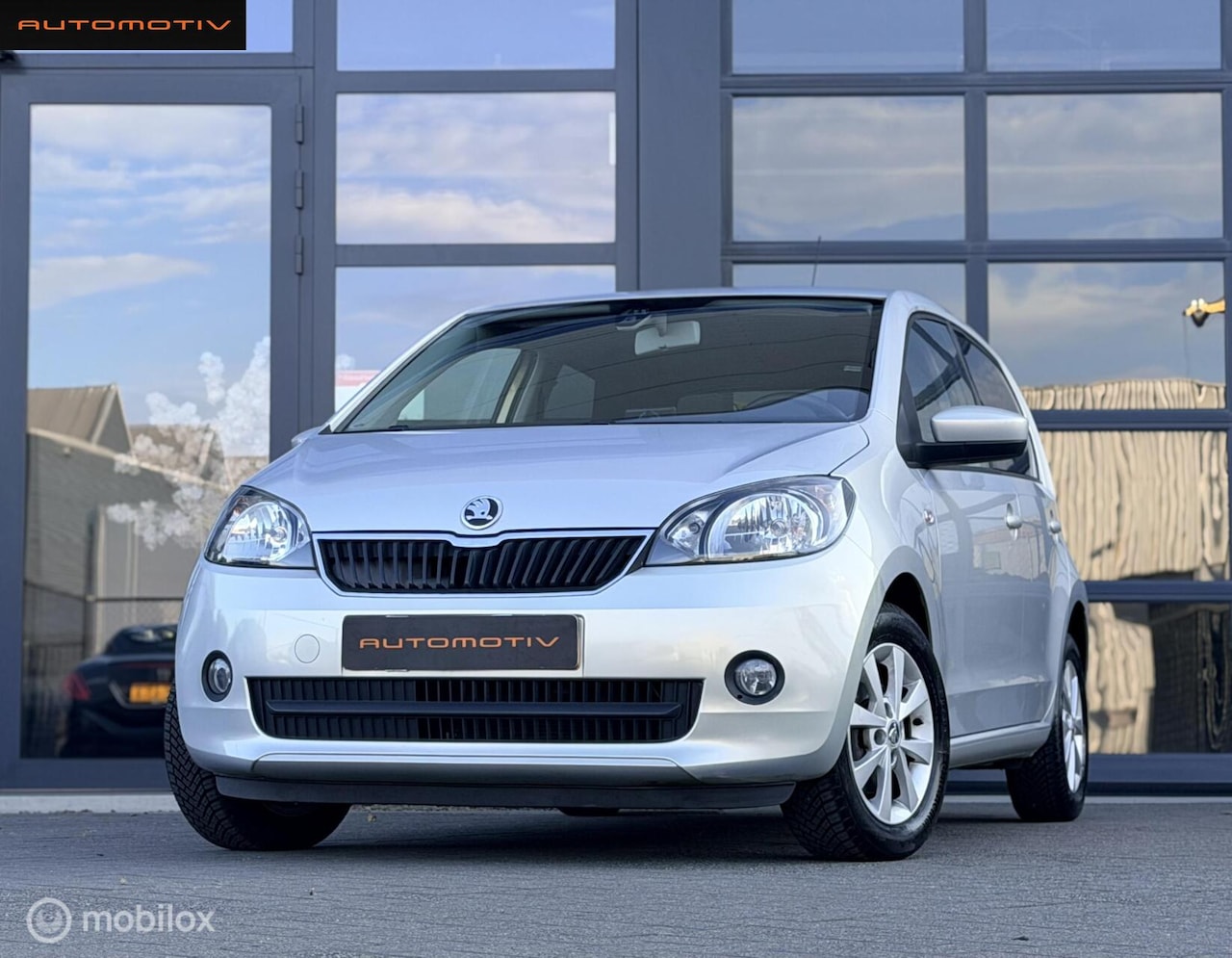 Skoda Citigo - 1.0 Elegance UNIEK / AUTOMAAT / CRUISE / NAVI - AutoWereld.nl