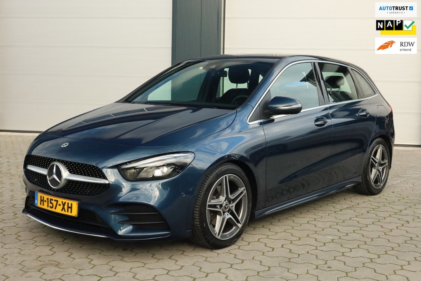 Mercedes-Benz B-klasse - 180 Business Solution AMG Afn. Trekhaak Carplay Widescreen - AutoWereld.nl