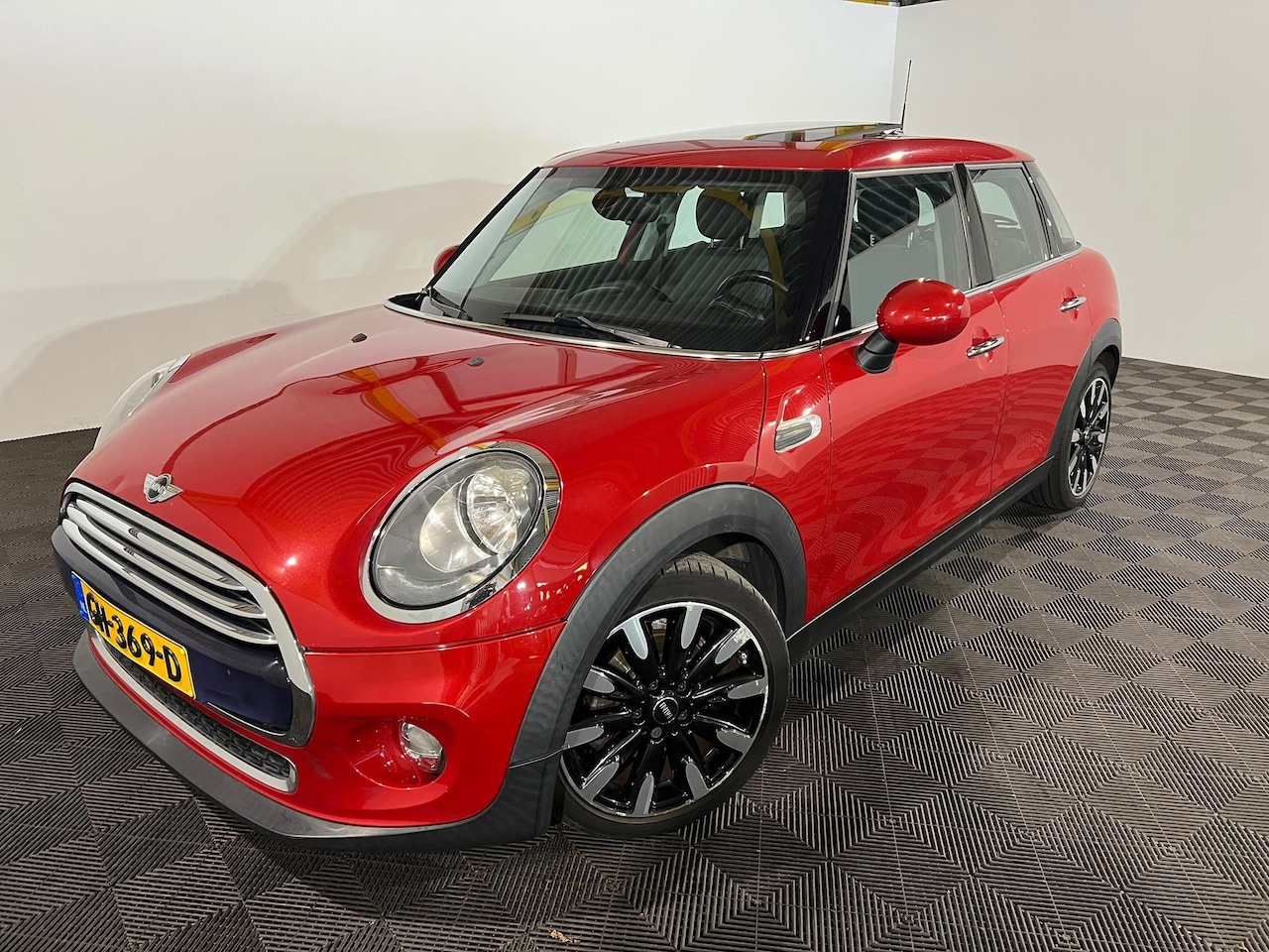 MINI 5-Deurs - 1.5 Cooper - AutoWereld.nl