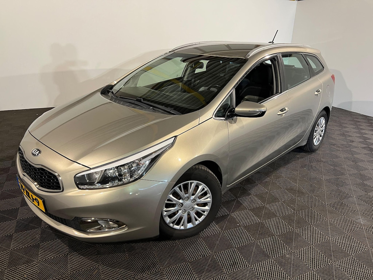 Kia Cee'd Sportswagon - 1.6 GDI Plus Pack 1.6 GDI Plus Pack - AutoWereld.nl