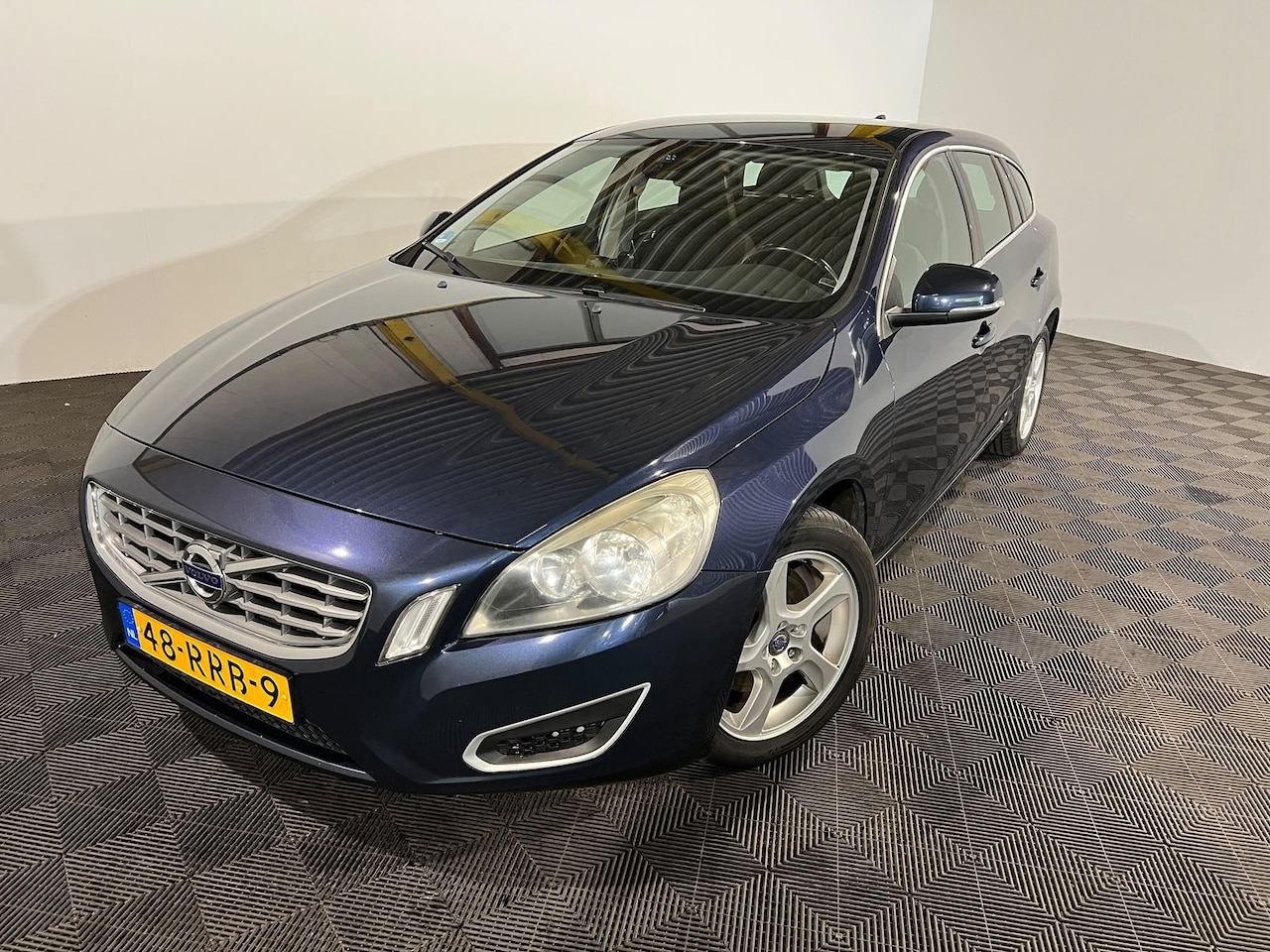 Volvo V60 - 1.6 T3 Momentum 1.6 T3 Momentum - AutoWereld.nl