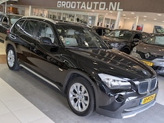 BMW X1 - sDrive18i Automaat Panoramadak, Airco, Trekhaak, Stuurbekrachtiging