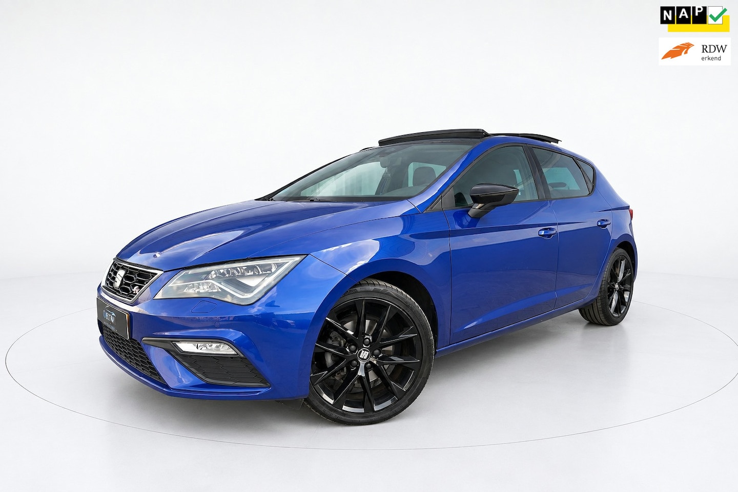 SEAT Leon - 1.4 EcoTSI FR PANO VIRTUAL SFEER KEYLES CAM ACC - AutoWereld.nl