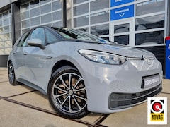 Volkswagen ID.3 - Pure Performance 45 kWh 150pk. ACC / NAVI / 18" LM / 1e Eig. / SOH 97, 1%