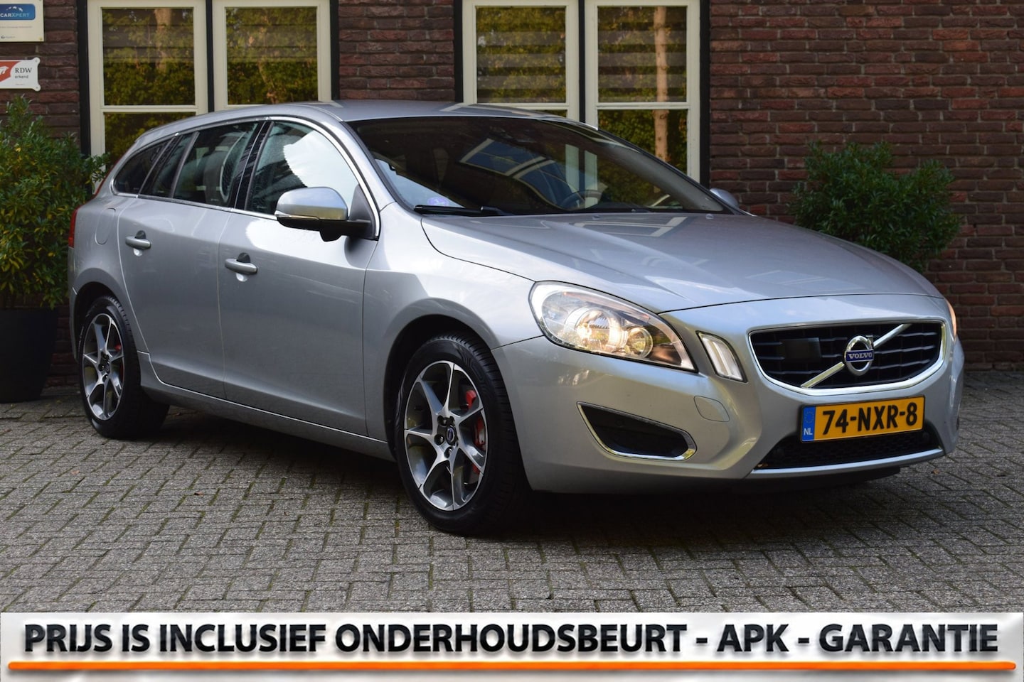 Volvo V60 - 2.0T Automaat Momentum Trekhaak | Adaptive cruise | BLIS - AutoWereld.nl