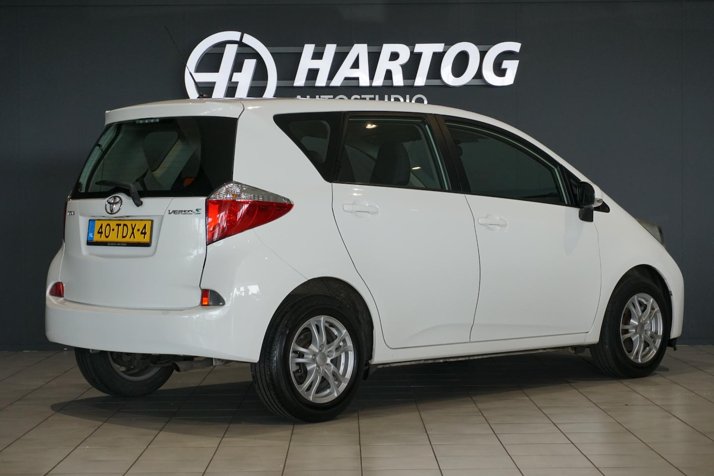 Toyota Verso S - 1.3 VVT-i Comfort *DEALER ONDERHOUDEN* + AIRCO - AutoWereld.nl