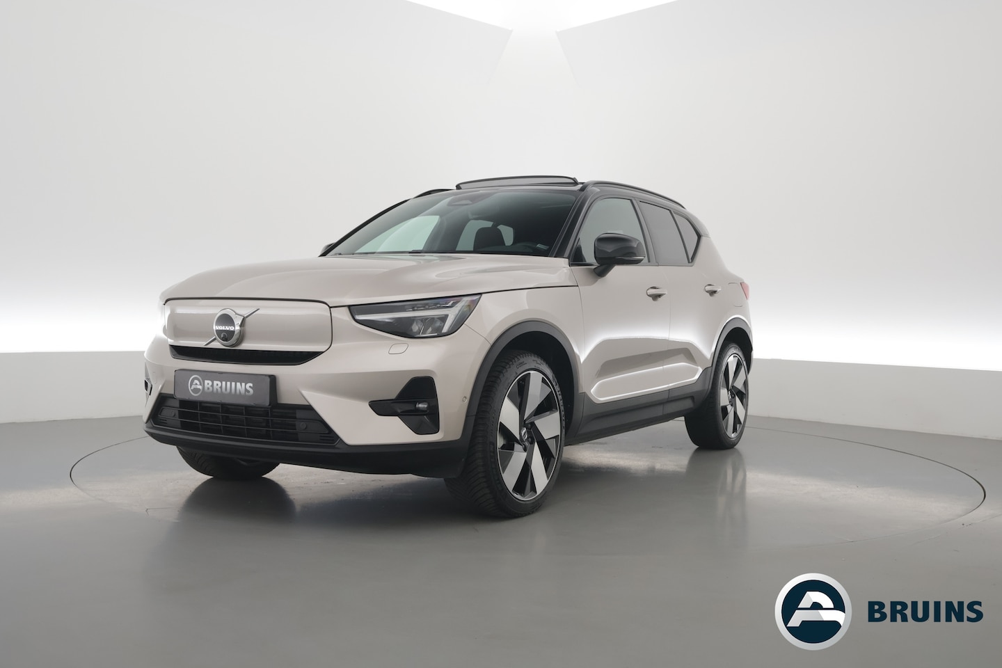 Volvo XC40 - Recharge Twin 408PK Ultimate | Pano-dak | Trekhaak | 360 camera |Stoel + stuurverw. | Warm - AutoWereld.nl