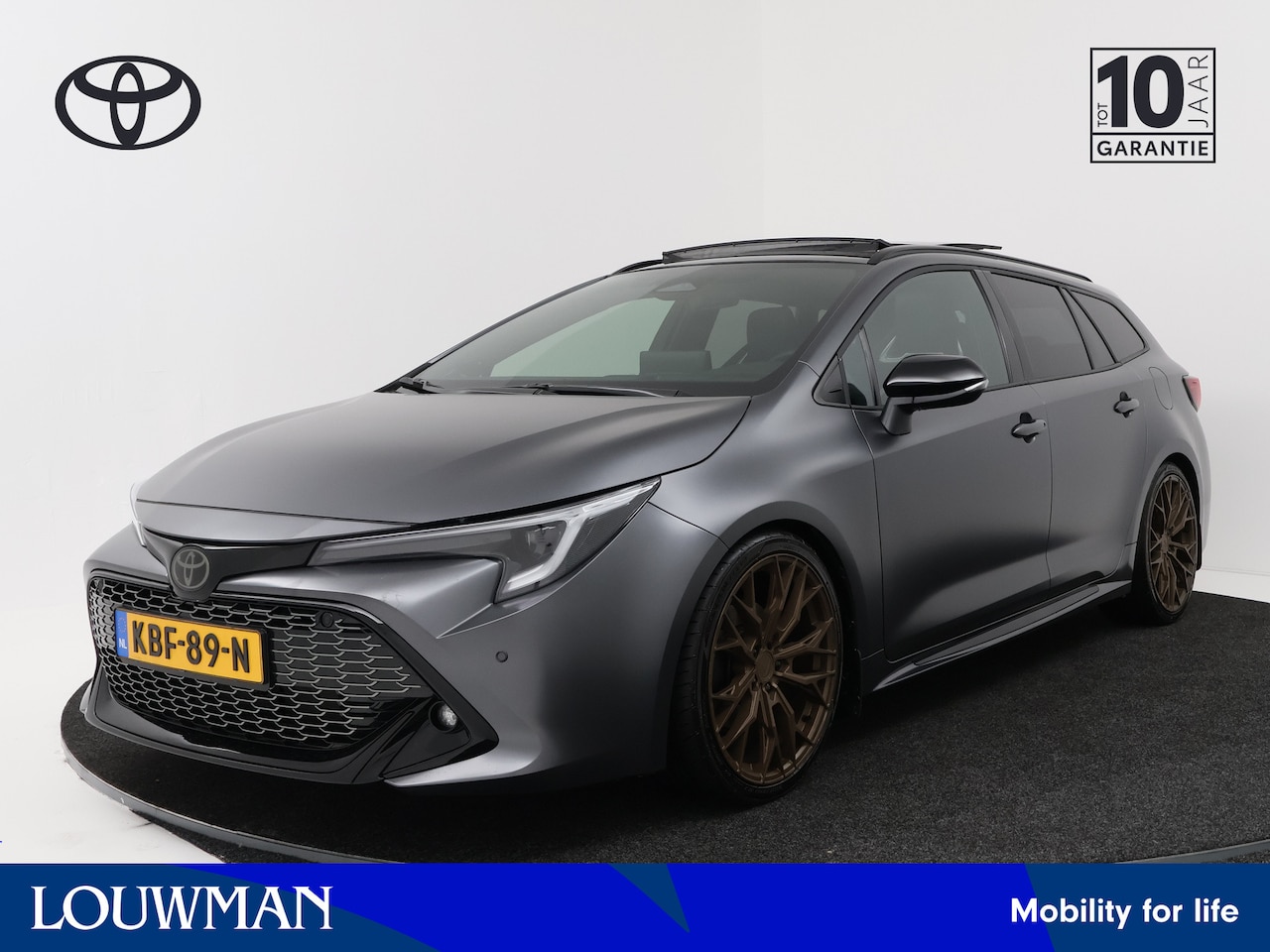 Toyota Corolla Touring Sports - Hybrid 180 GR Sport Kage Limited Edition | Kage Editon | Custom velgen | Verlaagd | Black - AutoWereld.nl
