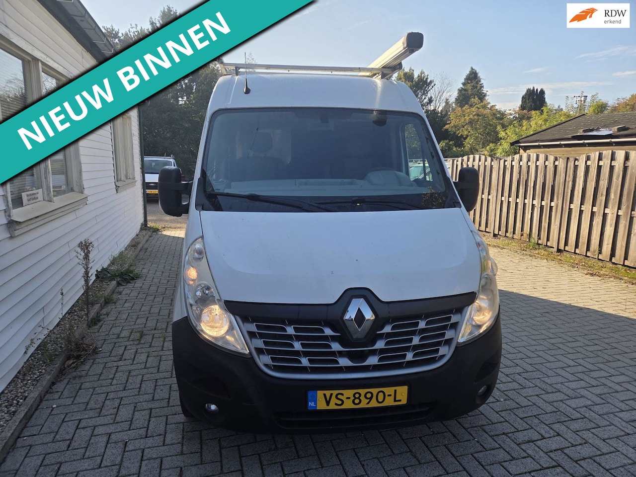 Renault Master - T35 2.3 dCi L2H2 NETTE BUS RIJDT EN SCHAKELT GOED - AutoWereld.nl