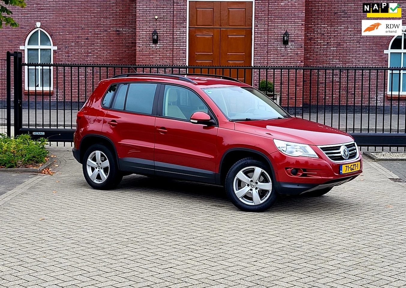 Volkswagen Tiguan - 2.0 TSI Track&Field 4Motion / Automaat / Pdc / Navi / Nap / 4x4 / Trekhaak - AutoWereld.nl