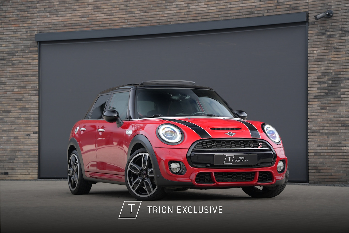 MINI 5-Deurs - Cooper S 2.0 Knightsbridge | H&K | JCW Uitlaat | Stoelverwarming | Pano | Keyless | Camera - AutoWereld.nl