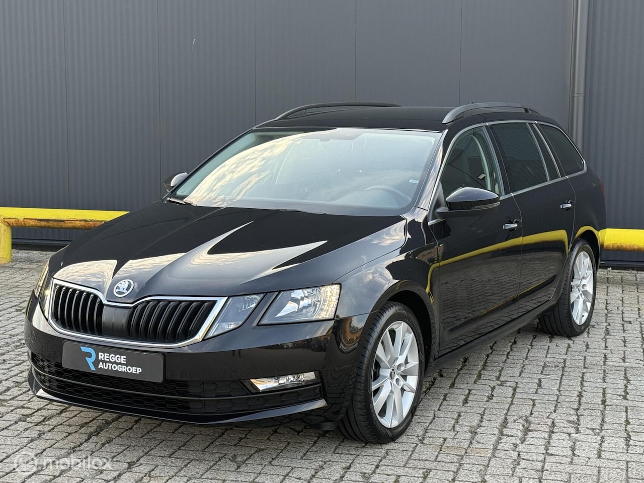 Skoda Octavia Combi - 1.5 TSI Greentech Sport AUTOMAAT - AutoWereld.nl