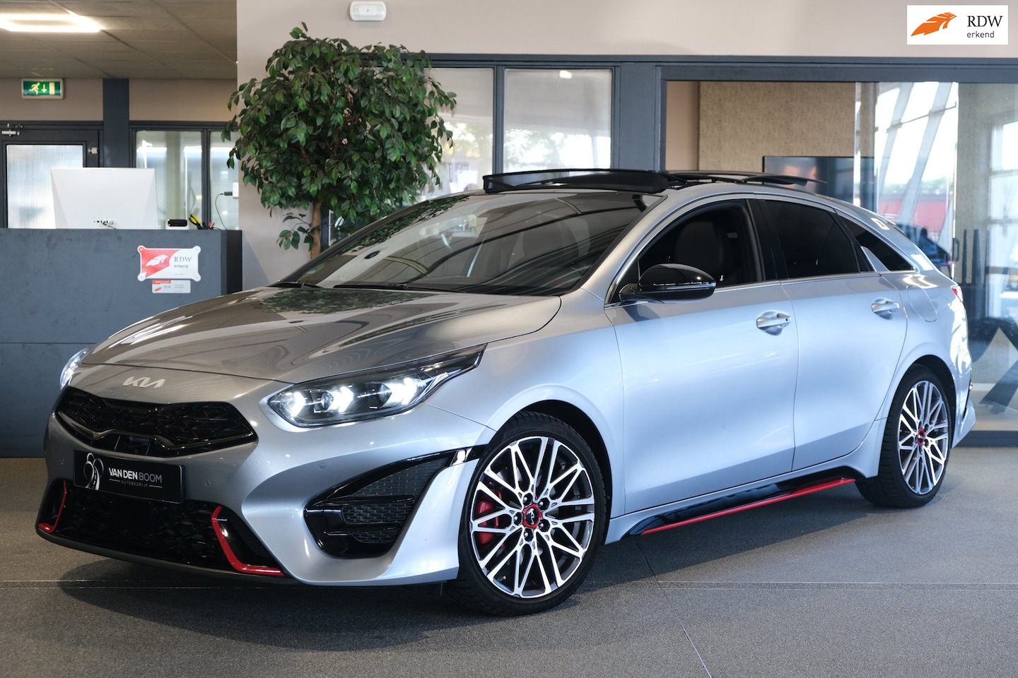 Kia Pro cee'd - 1.6 T-GDI GT AUT 204PK Pano NW Type Navi Leder Led JBL Acc - AutoWereld.nl
