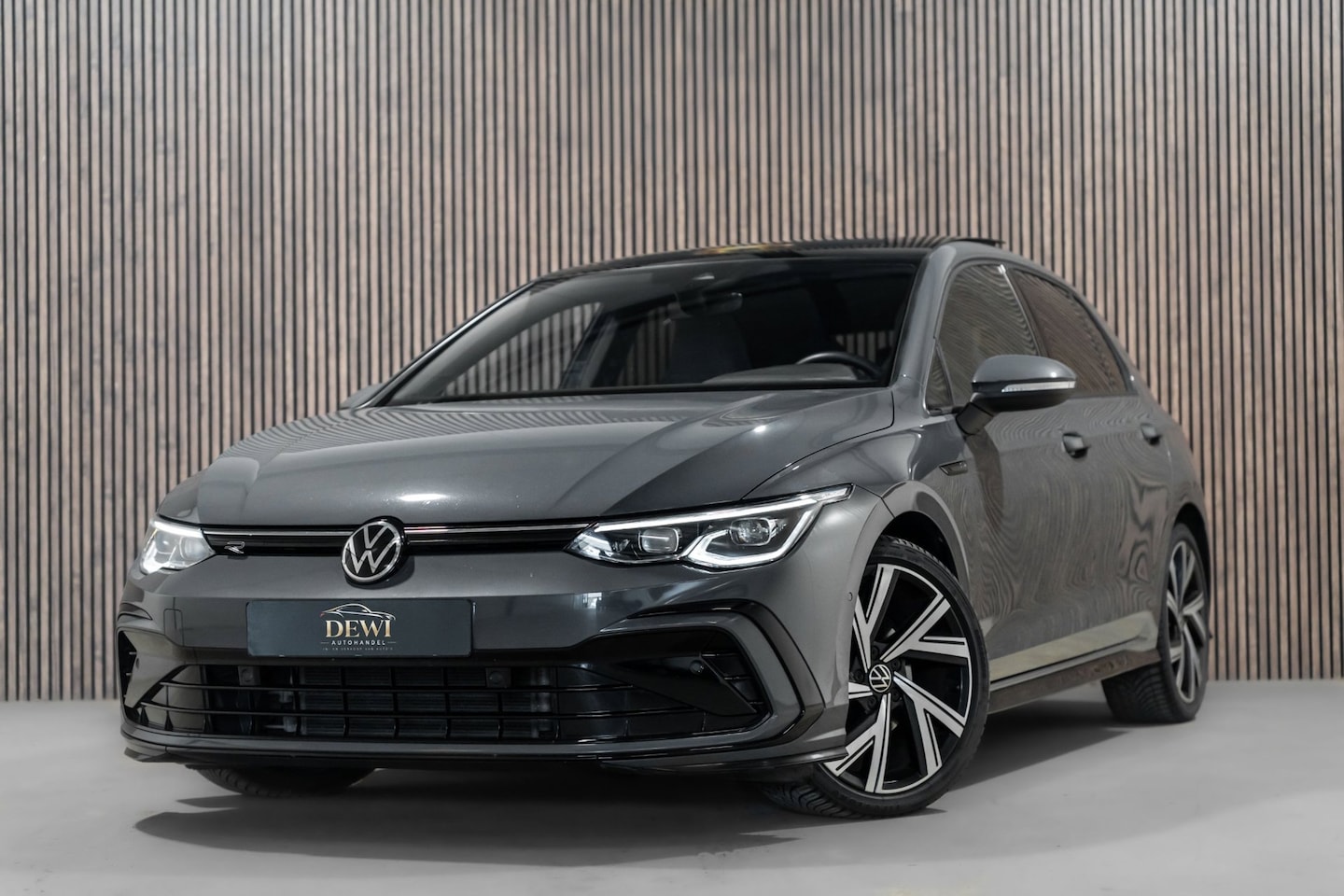 Volkswagen Golf - 1.5 eTSI R-Line 2020 DSG IQ PANO CAMERA VIRTUAL - AutoWereld.nl