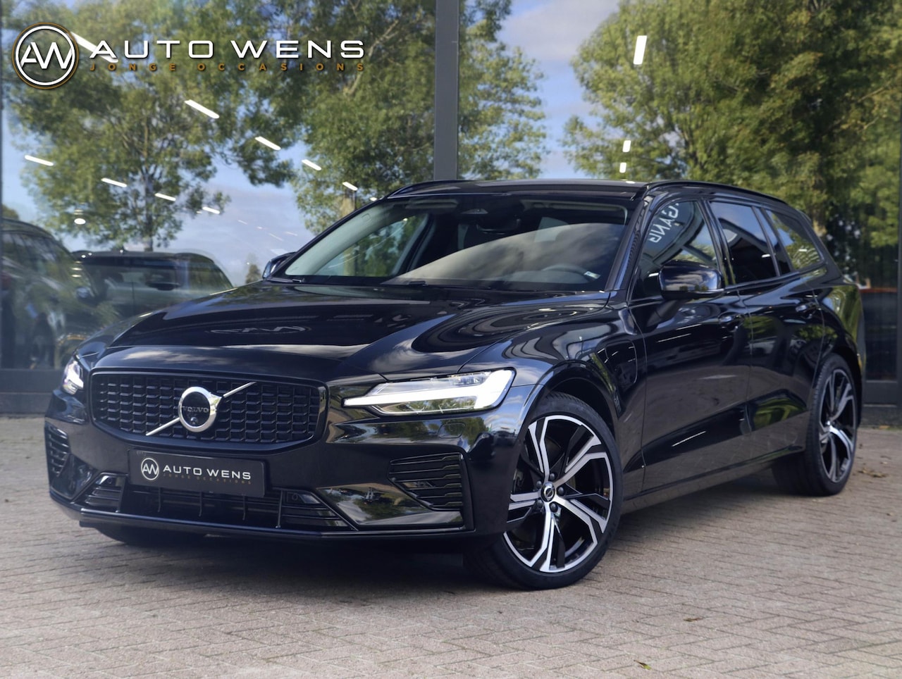 Volvo V60 - T6 PHEV 350PK AWD Plus Dark Trekh. 19'' Leer Harman Kardon Thor Lights - AutoWereld.nl
