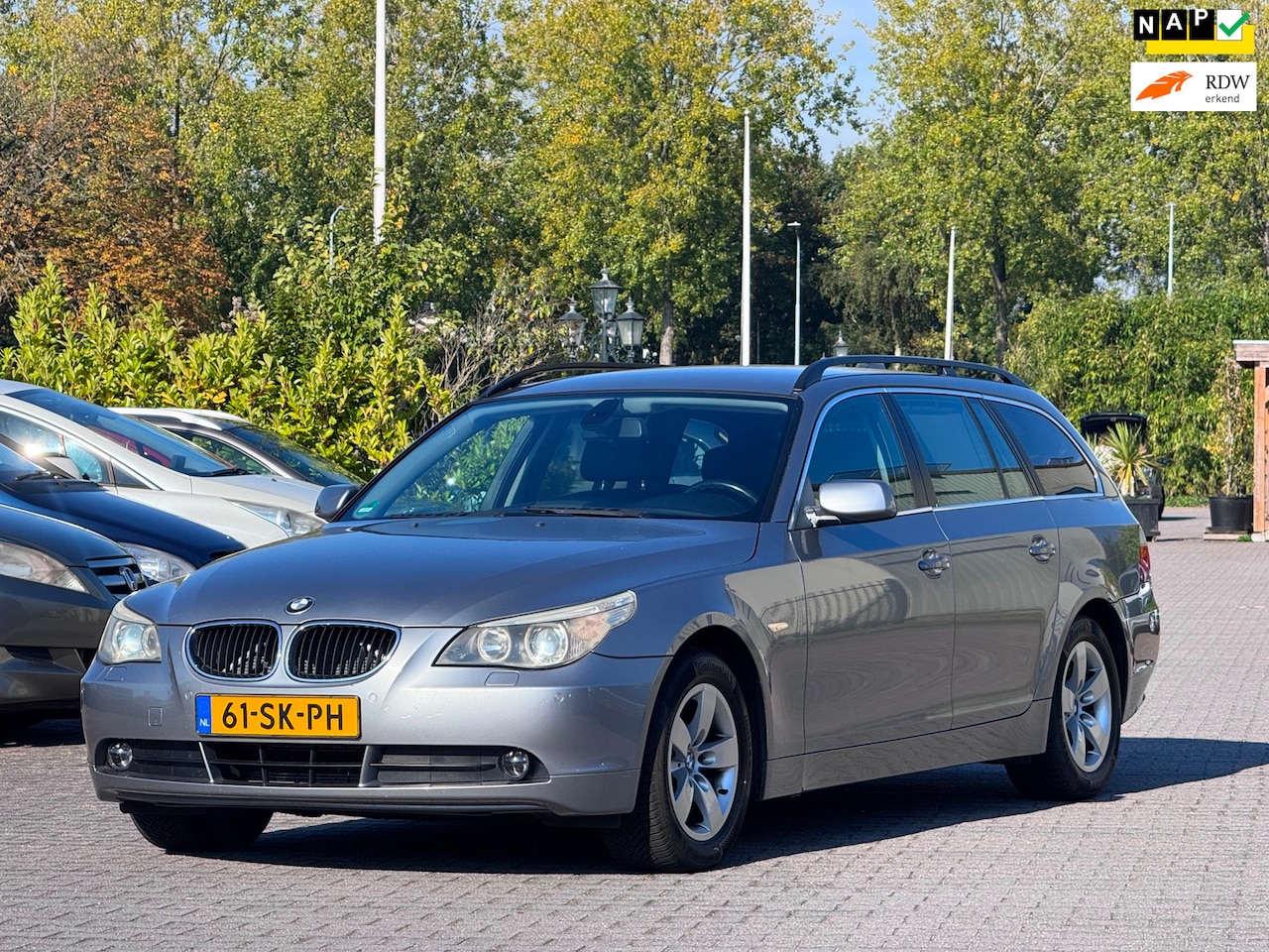 BMW 5-serie Touring - 523i High Executive | APK 27-06-2027 | Leder Elektrische stoelen | Trekhaak | Parkeersenso - AutoWereld.nl