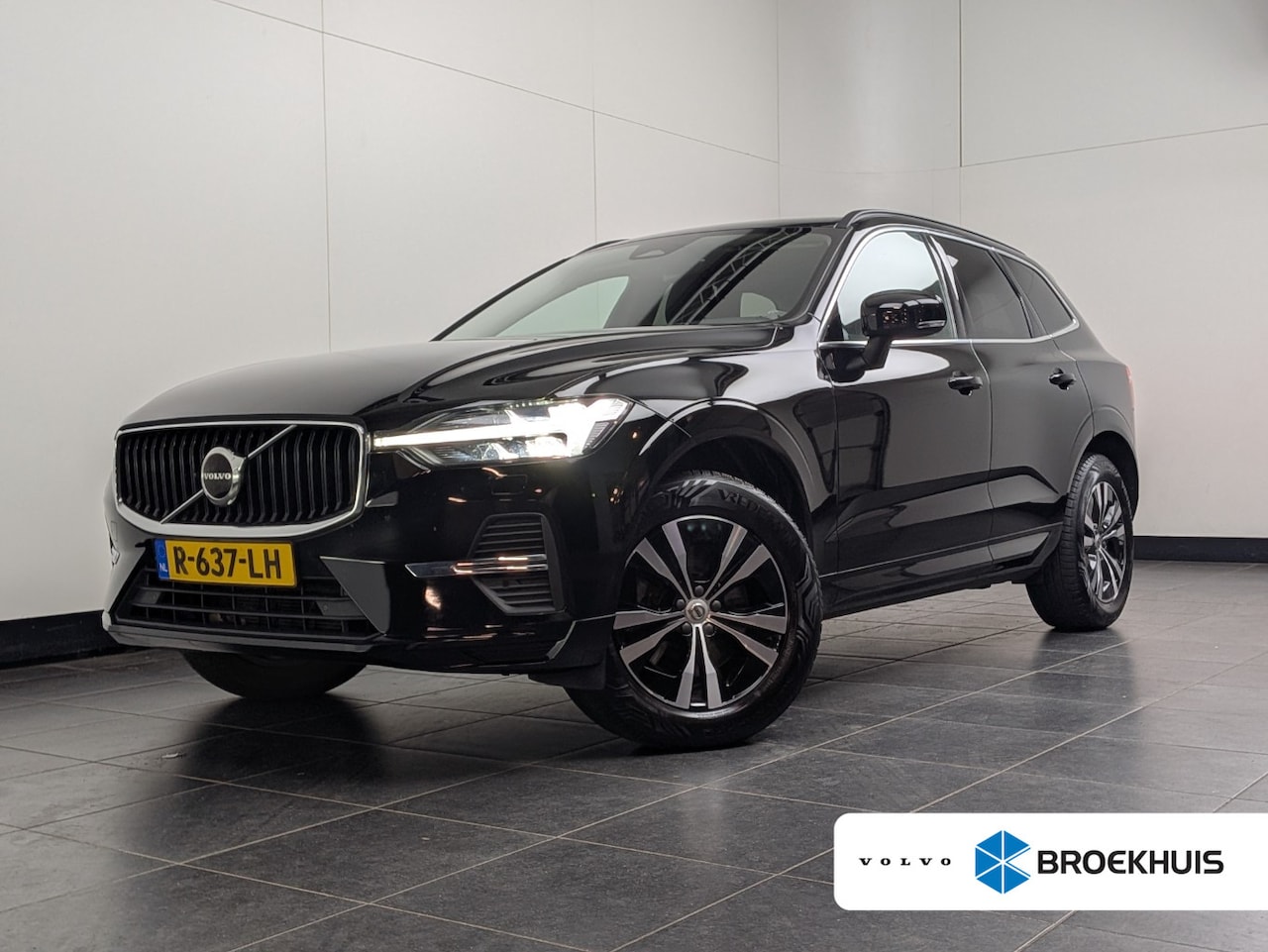 Volvo XC60 - 2.0 B5 Momentum Business | Trekhaak | Leder | Stoel & stuurverwarming | Camera | Standkach - AutoWereld.nl