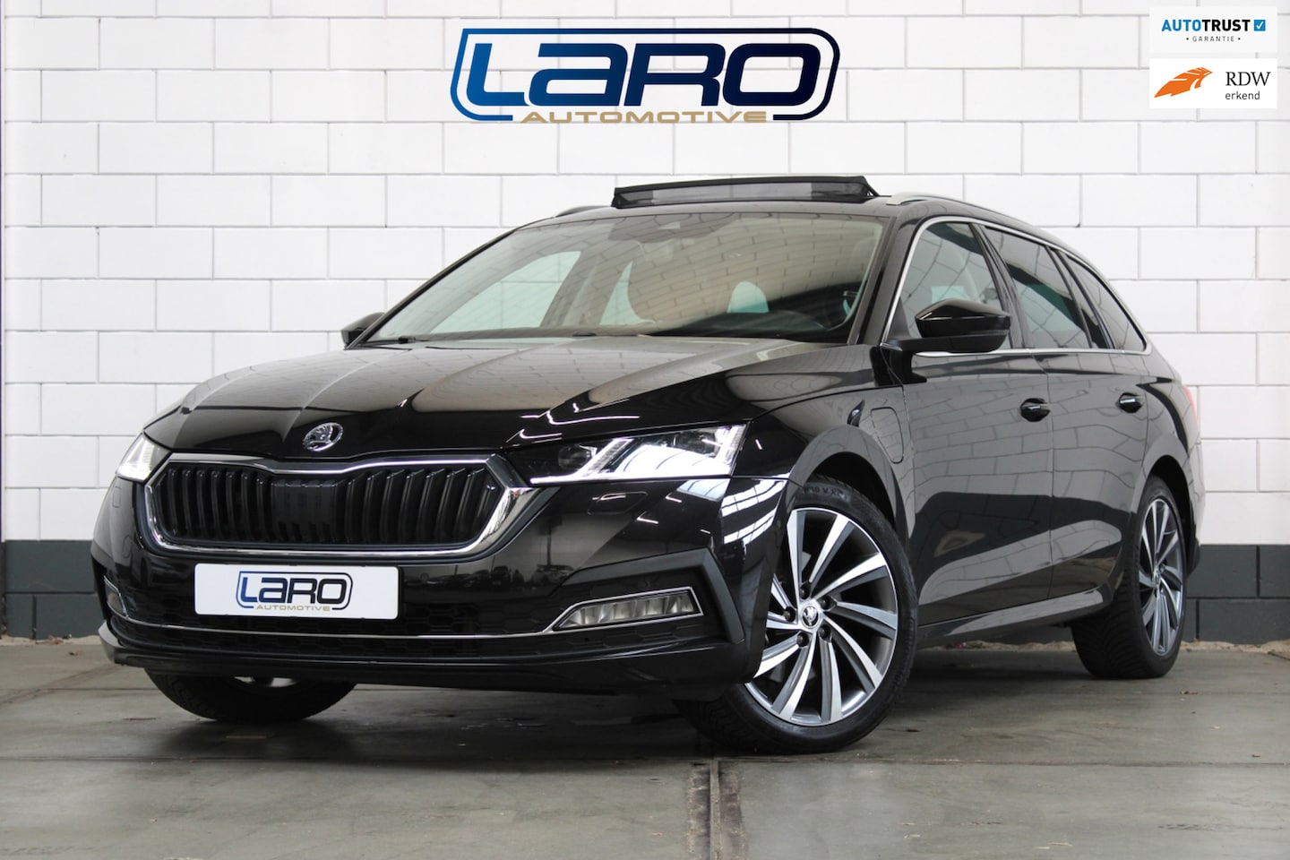 Skoda Octavia Combi - 1.4 TSI iV PHEV Sportline Business | Pano Trekhaak Memory DCC Matrix ACC HuD Camera CarPla - AutoWereld.nl