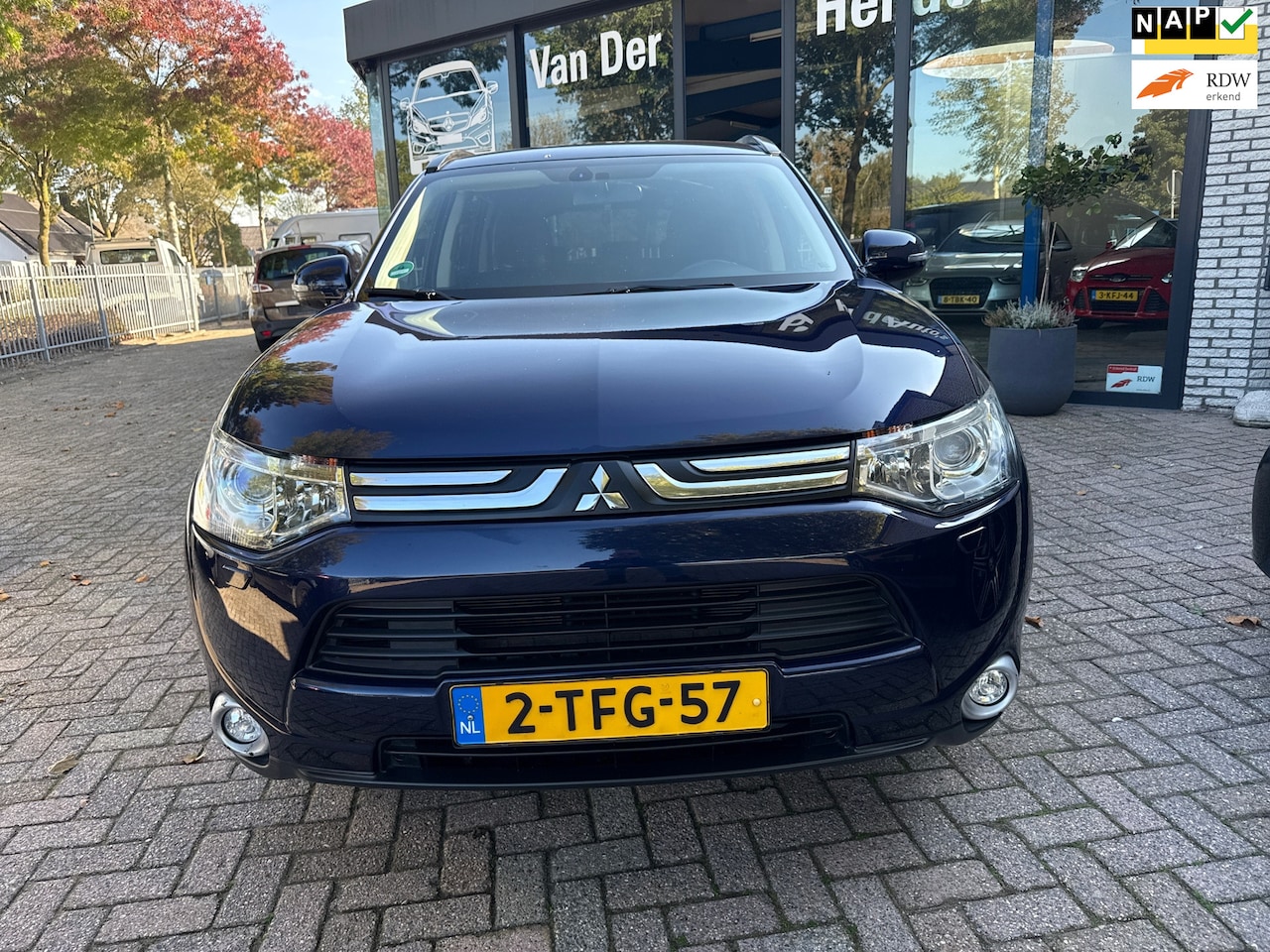 Mitsubishi Outlander - 2.0 Intense+ AUTOMAAT 7 PERSOONS - AutoWereld.nl