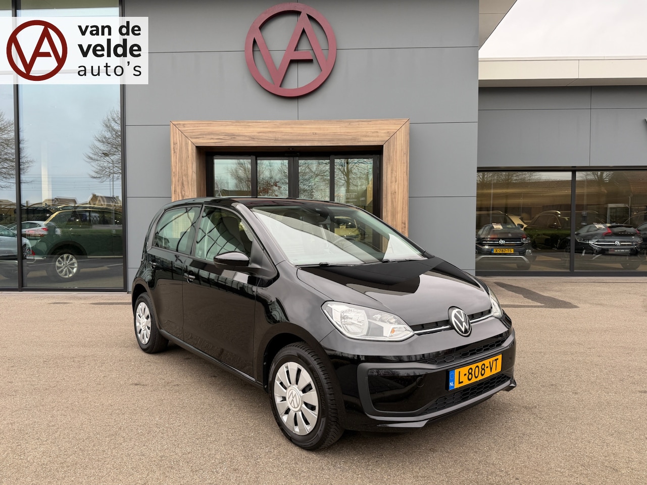 Volkswagen Up! - 1.0 5-deurs | Camera | Cruise | Airco | Bluetooth | PDC | Rijklaar incl. 1 jaar Bovag gara - AutoWereld.nl