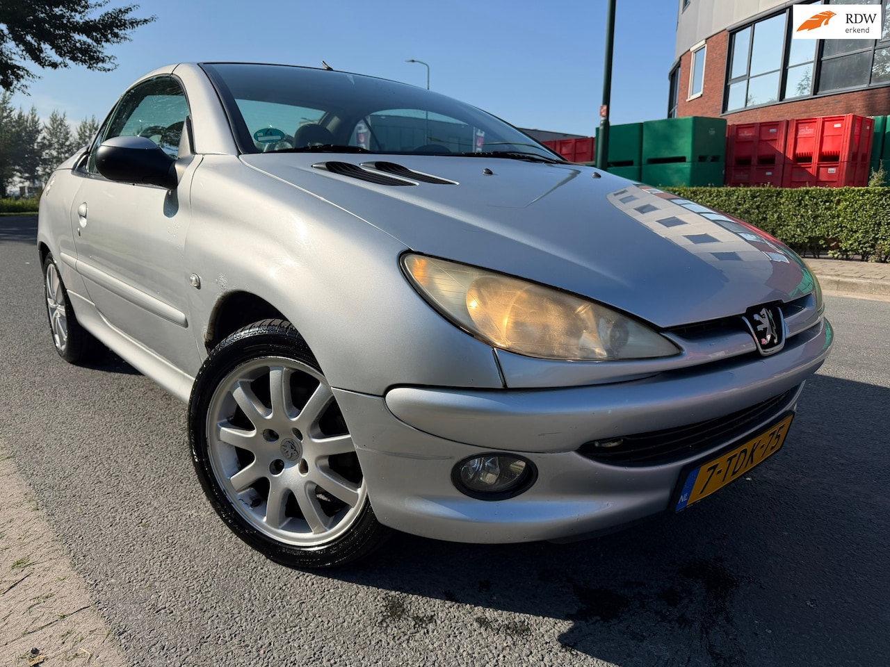 Peugeot 206 CC - 1.6-16V BJ 2008 MET 17 INCH !!! CABRIO !! NIEUWE BANDEN !!! - AutoWereld.nl