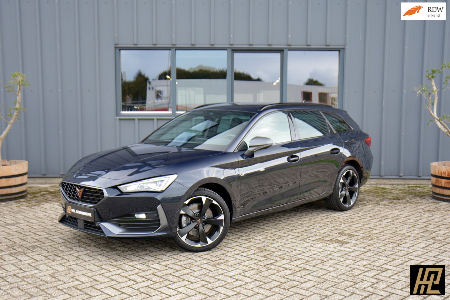 CUPRA Leon Sportstourer - 1.4 e-Hybrid Business * SoH 92% * Camera * 18" * ACC * ECC * Stuurverwarming * Sportkuipen - AutoWereld.nl