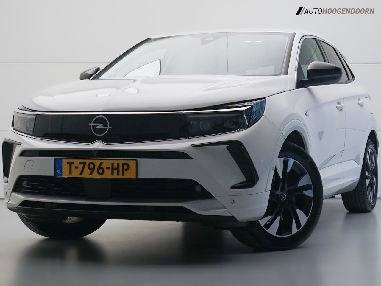 Opel Grandland - 1.6 Turbo Plug-In Hybrid Business Elegance Sport (APPLE CARPLAY,TREKHAAK,STUUR-STOELVERWAR - AutoWereld.nl