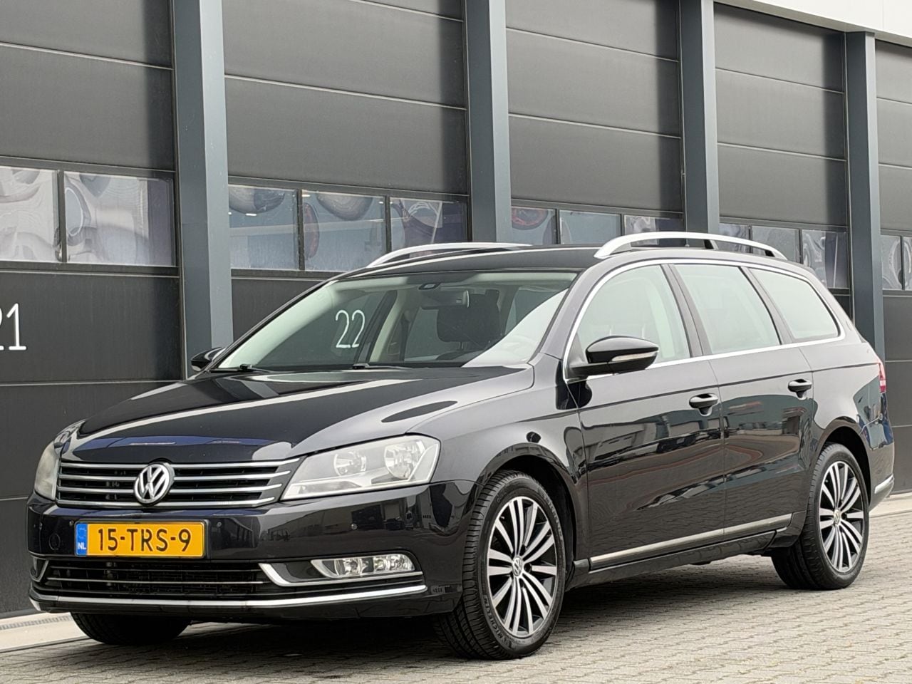 Volkswagen Passat Variant - 2.0 TDI Highline Leer Navi Clima PDC - AutoWereld.nl