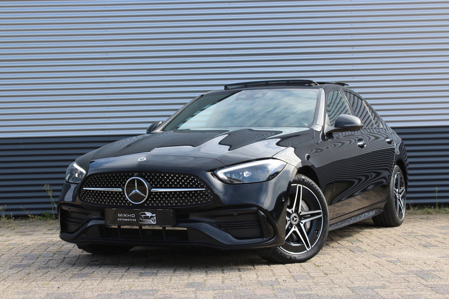 Mercedes-Benz C-klasse - 300 e AMG | Pano | 360 | Trekhaak | Air balance pakket | Stoelkoeling | Stoelverwarming ac - AutoWereld.nl