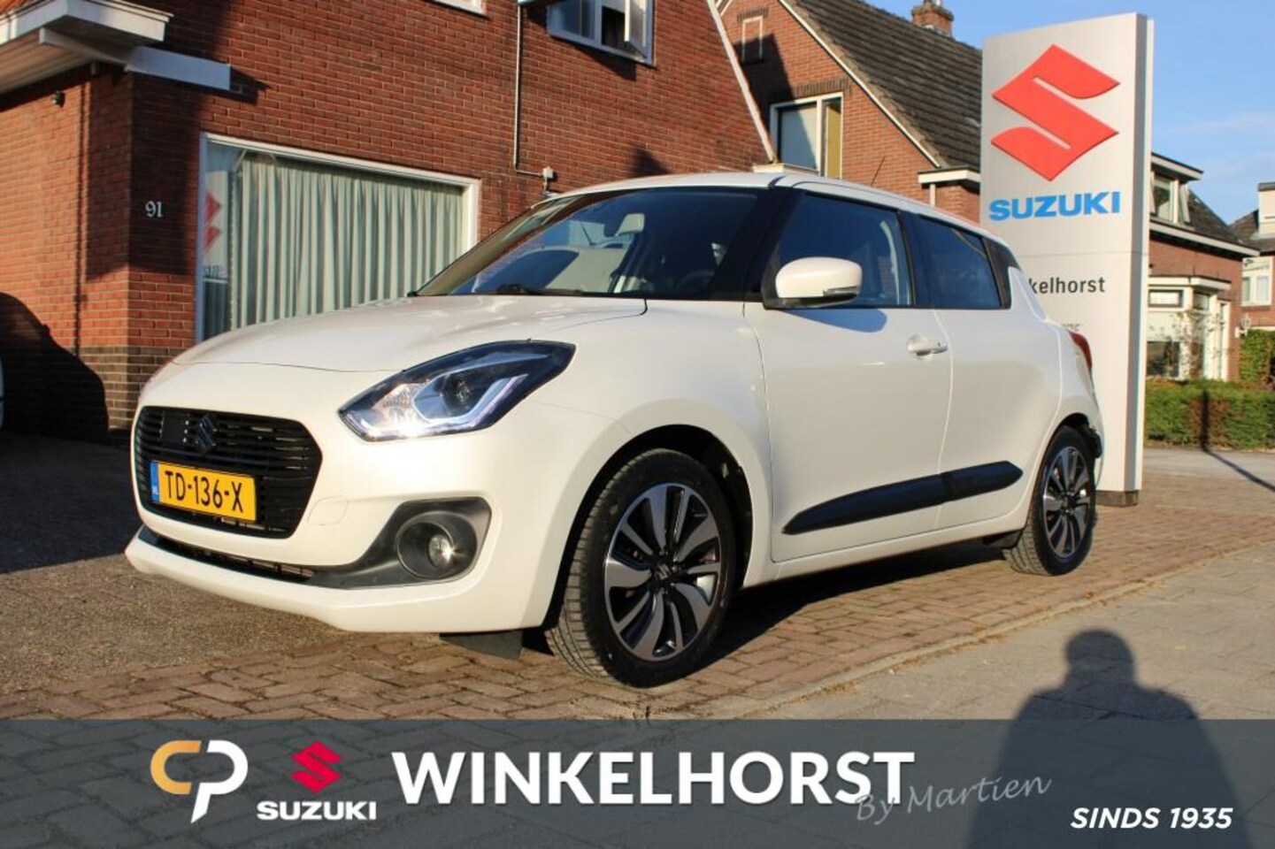 Suzuki Swift - 1.2 STIJL SMART HYBR / Rijklaarprijs / Fabrieksgarantie / Trekhaak - AutoWereld.nl