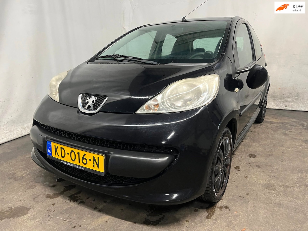 Peugeot 107 - 1.0-12V XR - Rechtsvoorschade, rondom gebruikersschade - AutoWereld.nl