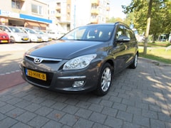 Hyundai i30 Wagon - 1.6 I CVVT CROSSStyle