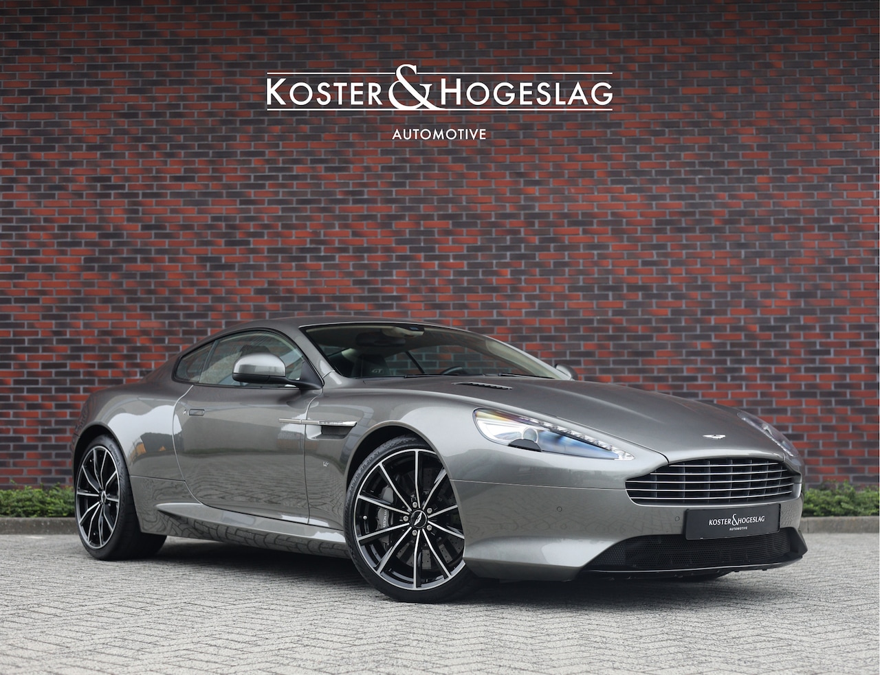 Aston Martin DB9 - 5.9 V12 GT | Scintilla Silver - One-77 stuur - AutoWereld.nl
