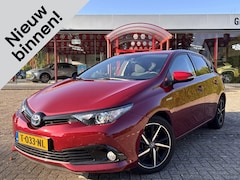 Toyota Auris - 1.8 Hybrid Dynamic Ultimate | Navigatie | Cruise | Afn. Trekhaak