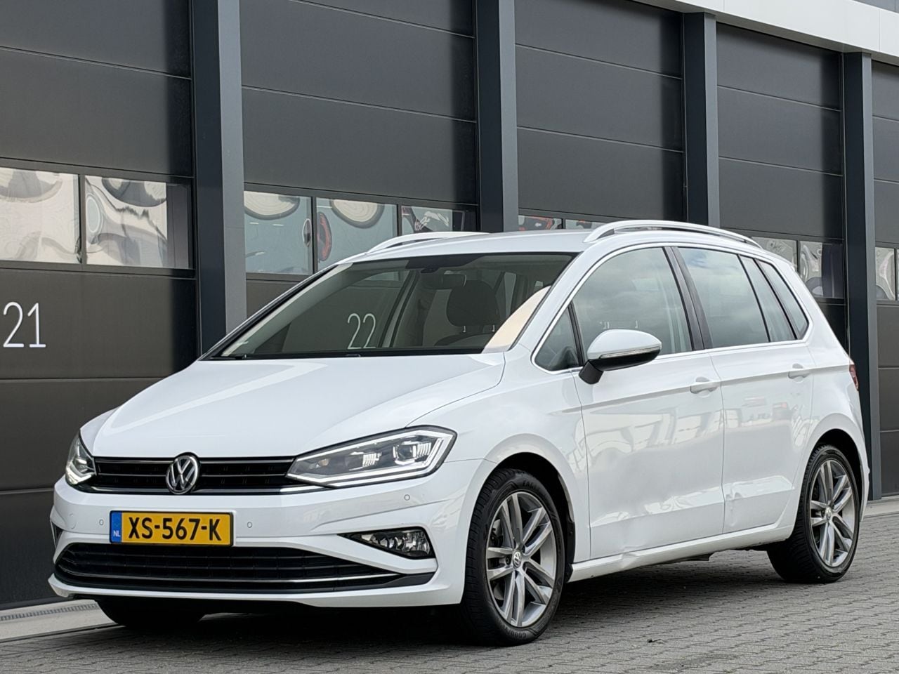 Volkswagen Golf Sportsvan - 1.6 TDI Highline Xenon Camera EURO-6 - AutoWereld.nl