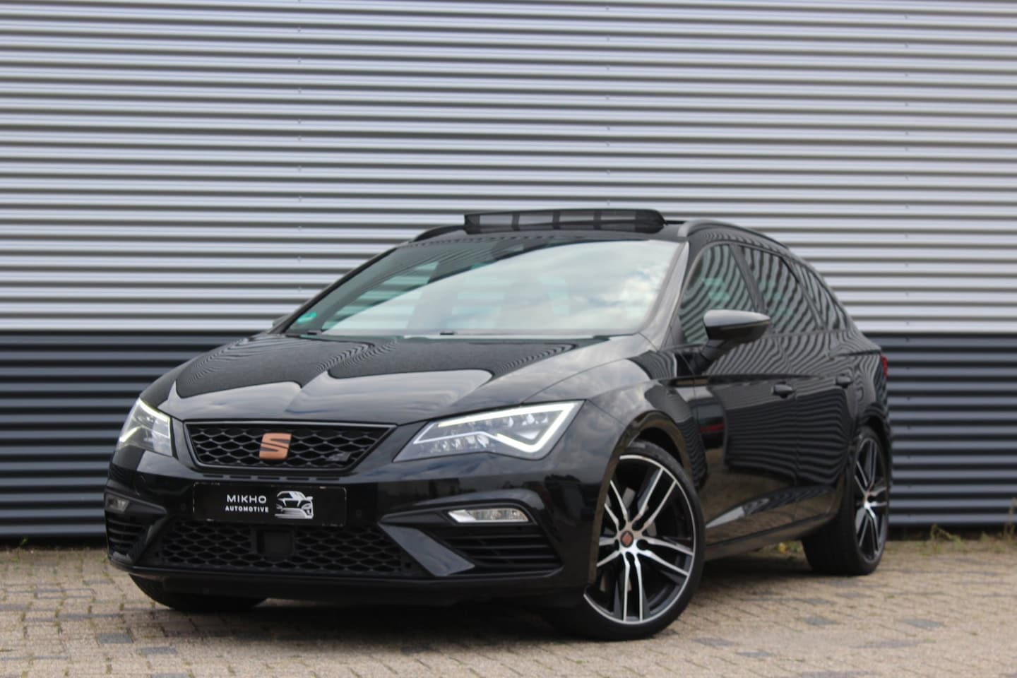 SEAT Leon ST - 2.0 TSI CUPRA 4drive | Schaalstoelen | Panoramadak | Virtual dashboard | Keyless | Beats b - AutoWereld.nl